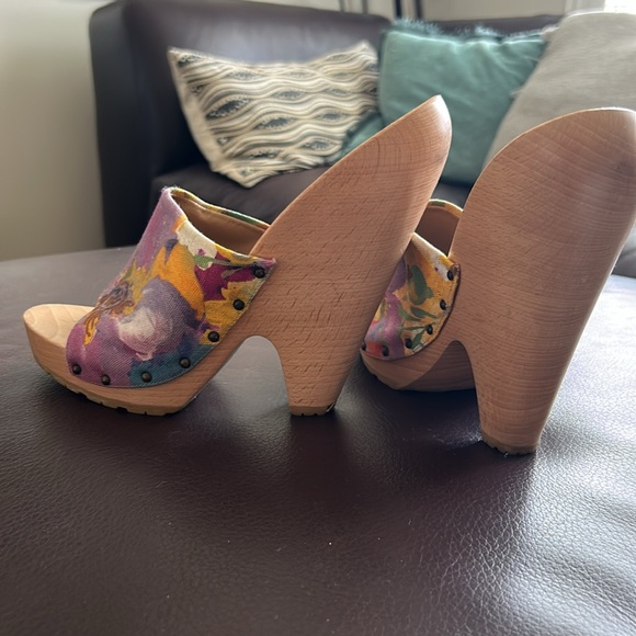 Stella McCartney Floral Wooden Mule - Picture 7 of 8